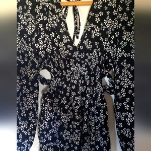 No Comment/ny•la small. Mostly black with cute daisies. Small.